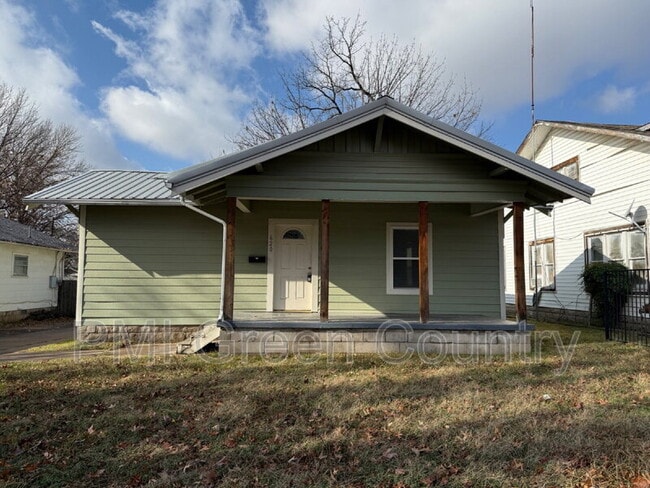 property at 620 S Zunis Ave