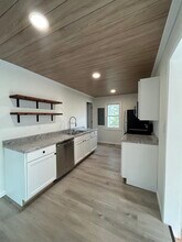 1012 E 5th Ave in Mitchell, SD - Foto de edificio - Building Photo