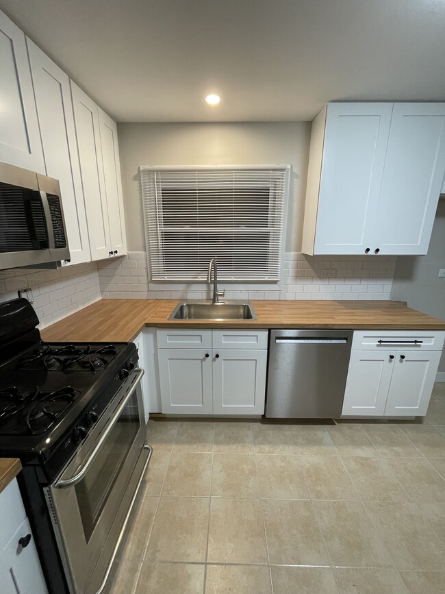 7202 W Crain St, Unit #2