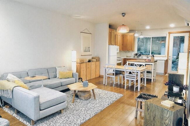 property at 965 Curtis Loop NE