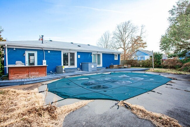 property at 2513 Beaufort Ave