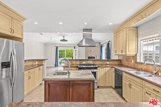 5027 Ledge Ave in Los Angeles, CA - Building Photo - Building Photo