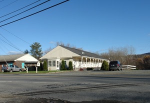 73 Hudson River Rd in Waterford, NY - Building Photo