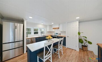 1219 Songbird Dr in Canyon Lake, TX - Building Photo - Building Photo