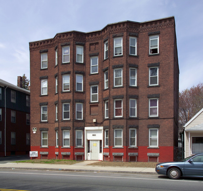 882 Chicopee St in Chicopee, MA - Foto de edificio - Building Photo