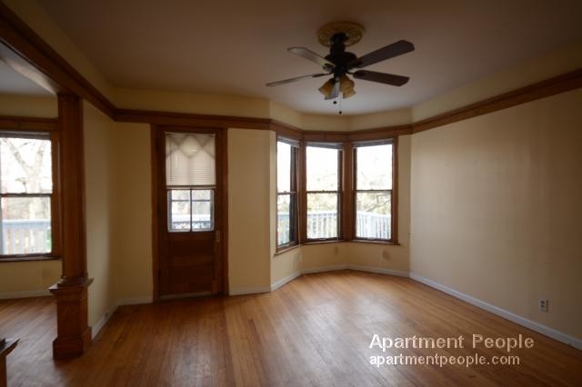 1239 W Roscoe St-Unit -2F in Chicago, IL - Building Photo