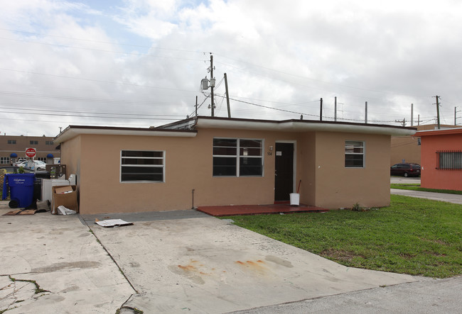 504 NW 60th Ter in Hollywood, FL - Building Photo - Building Photo