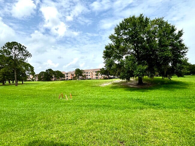 14037 Fairway Island Dr, Unit Audubon 211 in Orlando, FL - Foto de edificio - Building Photo