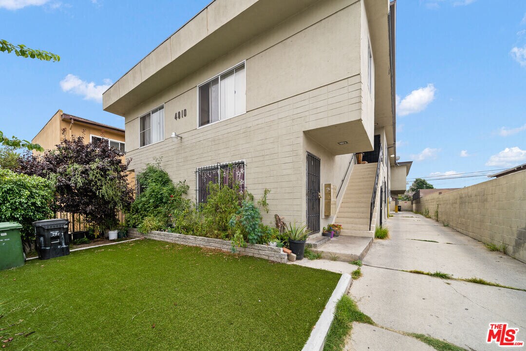 4810 St Elmo Dr in Los Angeles, CA - Building Photo