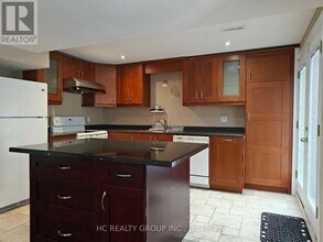 4 Pine Bough Manor in Richmond Hill, ON - Building Photo - Building Photo