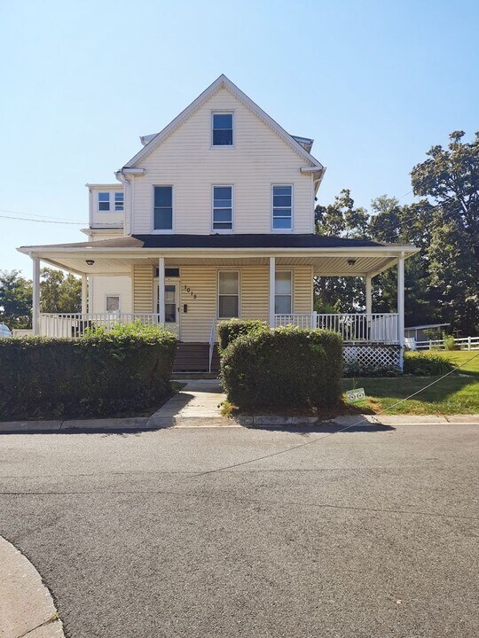 1015 Providence St in Baltimore, MD - Building Photo