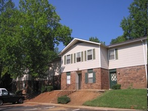 The Highlands in Charlotte, NC - Building Photo - Building Photo