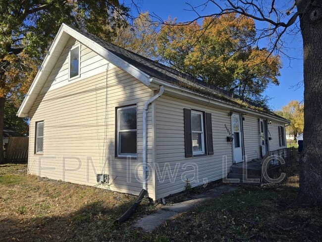 1125 N Barclay St in Waterloo, IA - Foto de edificio - Building Photo