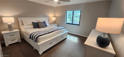 228 Fox Glen Dr in Naples, FL - Building Photo - Building Photo