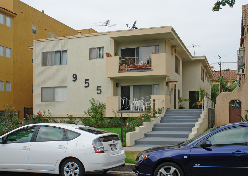 Croft Apartments in Los Angeles, CA - Building Photo