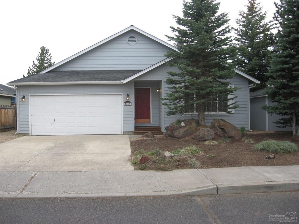 1871 NE Windy Tree Ct in Bend, OR - Building Photo