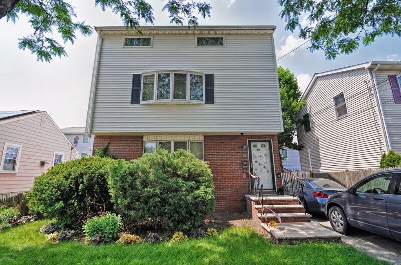 48 Coolidge St-Unit -Unit 1 in Everett, MA - Building Photo