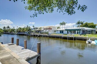 2041 Coral Reef Dr in Pompano Beach, FL - Foto de edificio - Building Photo