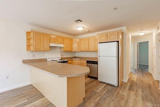 105 Flurry Ln in West Babylon, NY - Building Photo - Building Photo