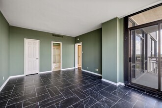 15 Greenway Plz in Houston, TX - Building Photo - Building Photo
