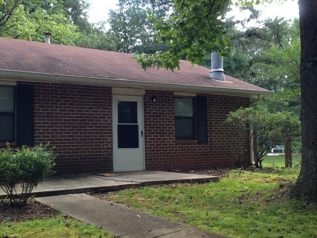 120 Amanda Ct in Athens, GA - Building Photo - Building Photo