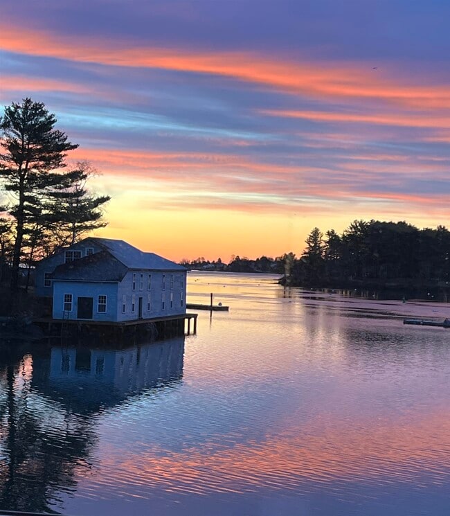 148 Whipple Rd in Kittery, ME - Building Photo - Building Photo