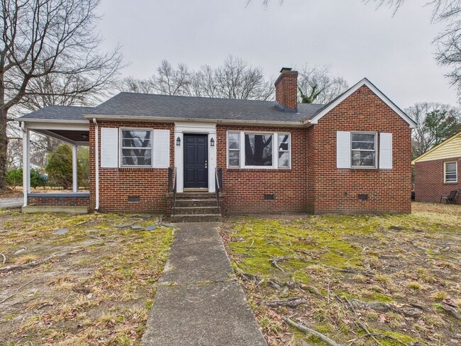 property at 637 Woodhaven Dr