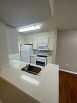 2803 N Oakland Forest Dr, Unit 2811 #206 in Oakland Park, FL - Building Photo