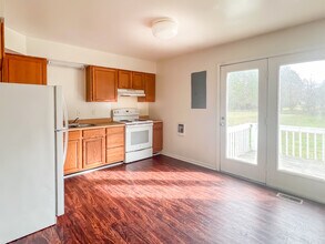 496 Lancaster Creek Dr in Lancaster, VA - Foto de edificio - Building Photo