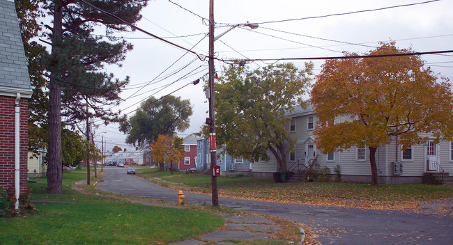 4-72 Taffrail Rd in Quincy, MA - Foto de edificio - Building Photo