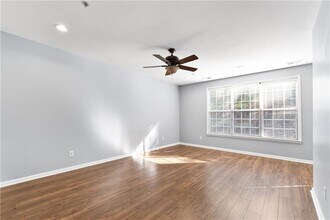 4674 Creekside Villas Way in Smyrna, GA - Building Photo - Building Photo