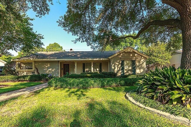 2114 Walnut Bend Ln