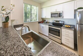 The Carlyle in San Jose, CA - Building Photo - Building Photo