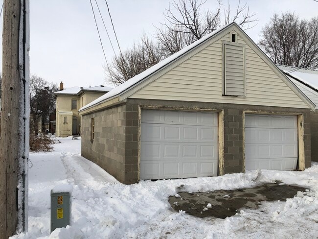 621 N 2nd St, Unit Unit 2 in Mankato, MN - Foto de edificio - Building Photo