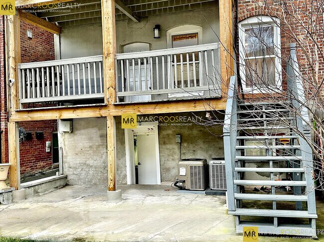 326 Chelsea St in Boston, MA - Building Photo - Building Photo