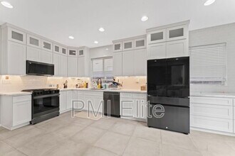 28654 Silverking Trail in Santa Clarita, CA - Building Photo - Building Photo