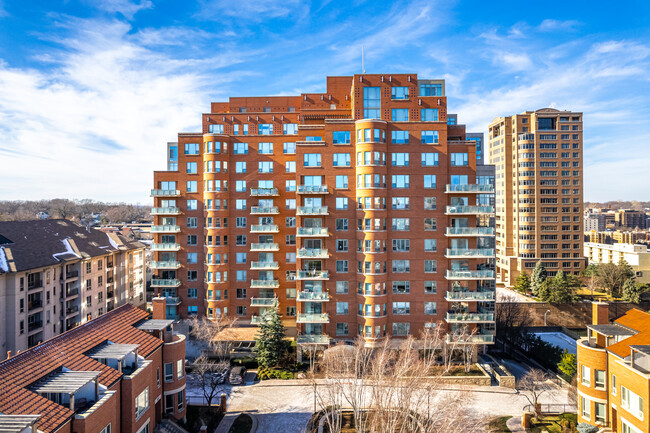 Kirkwood Circle in Kansas City, MO - Foto de edificio - Building Photo