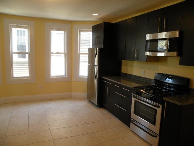 3147-3149 Washington St. Unit 1, Unit 1 in Boston, MA - Foto de edificio - Building Photo