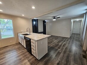 258 Spruce in Highland, MI - Foto de edificio - Building Photo