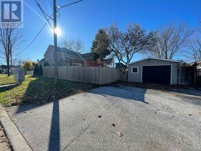 64 Edward St in St Thomas, ON - Building Photo - Building Photo