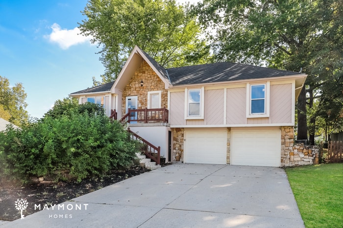 912 NW 41 St in Blue Springs, MO - Building Photo