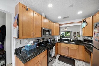 9468 S Palm Dr in Pembroke Pines, FL - Building Photo - Building Photo