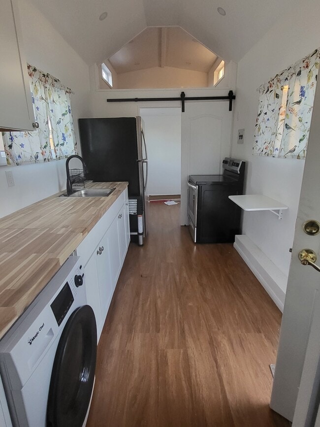 6543 Estelle St, Unit Tiny House in San Diego, CA - Foto de edificio - Building Photo