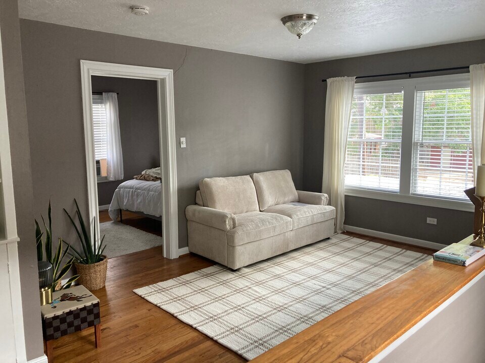 4710 Mt Vernon St, Unit 1 in Houston, TX - Building Photo