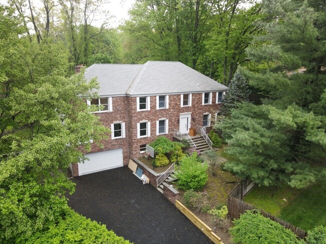 property at 70 Johnson Ct