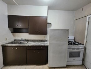 412 S Governor St in Iowa City, IA - Building Photo - Building Photo