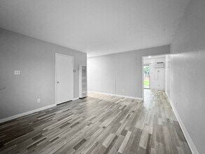 5405 Manzanita Ave in Carmichael, CA - Building Photo - Building Photo