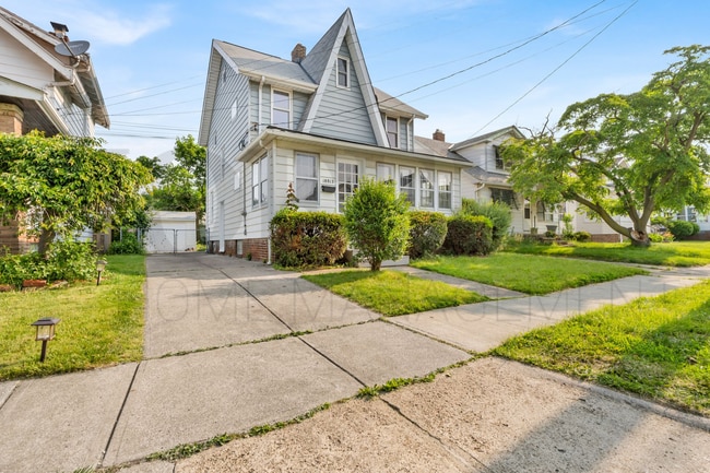 18813 Cherokee Ave in Cleveland, OH - Building Photo - Building Photo
