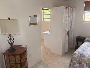 12890 NE Miami Ct in North Miami, FL - Foto de edificio - Building Photo