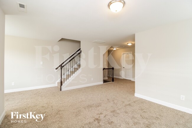 2207 Talon Dr in McLeansville, NC - Foto de edificio - Building Photo